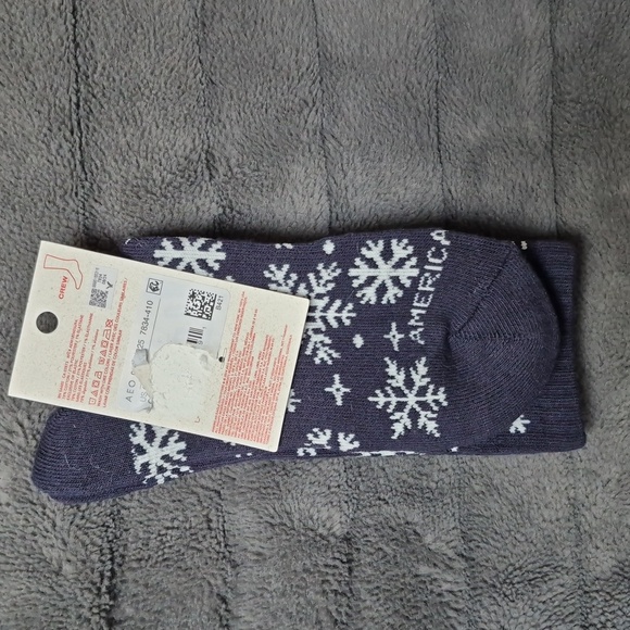 Men's Snowflake Crew Socks From American Eagle NWT! - Picture 2 of 5
